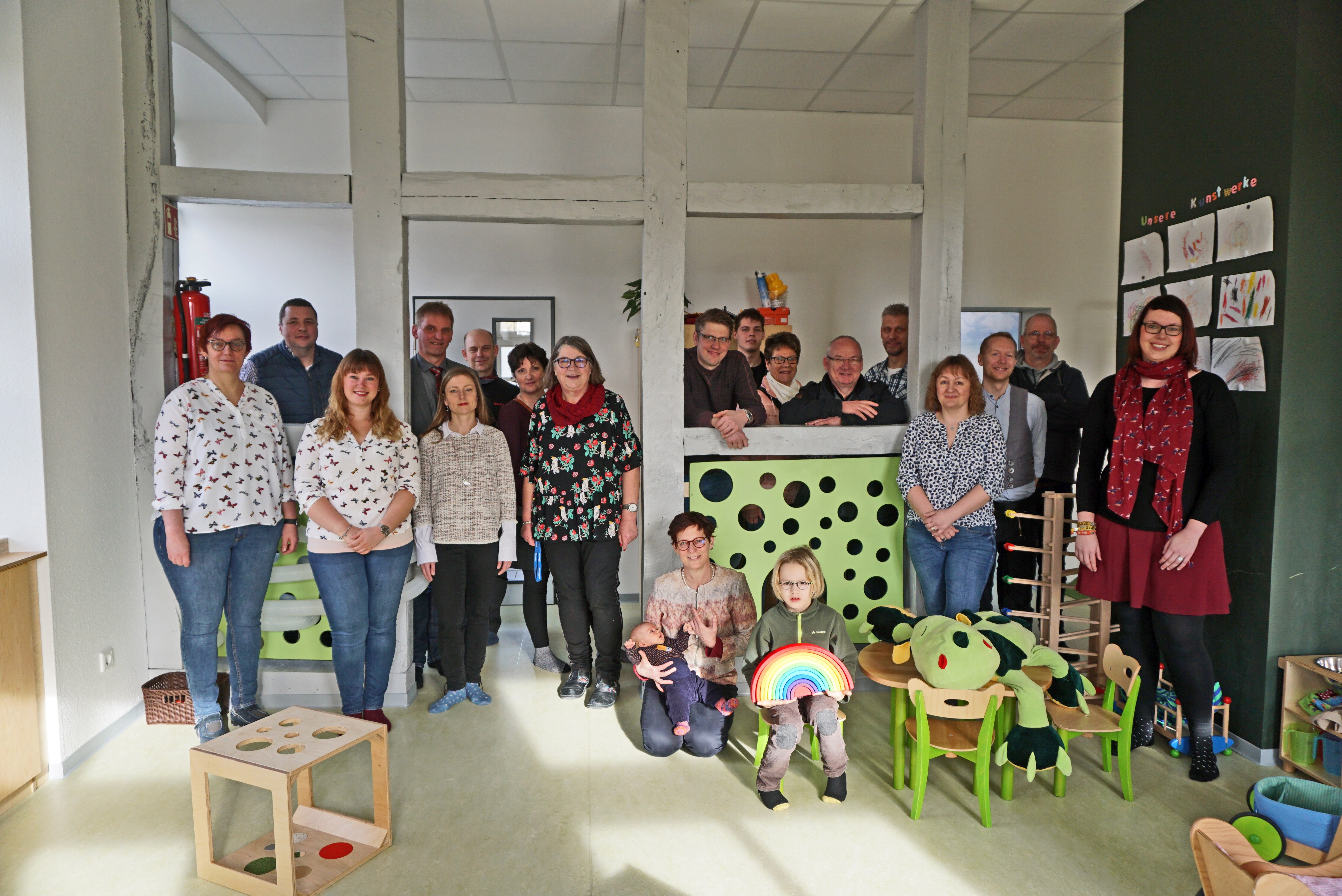 Beteiligte an der Erneuerung der Kinderkrippe hier sehen Sie die Beteiligten (Firmen, Verwaltung, Ortsrat, Rat etc.) am Krippenbau in Fredelsloh