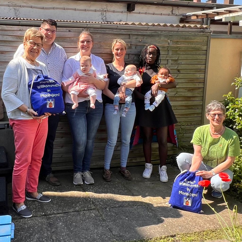 Gruppenbild bei der verranstaltung zur Babybegrüßung