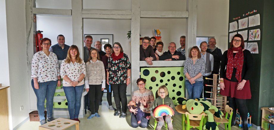 Beteiligte an der Erneuerung der Kinderkrippe Die Beteiligten (Firmen, Verwaltung, Ortsrat, Rat etc.) am Krippenbau in Fredelsloh