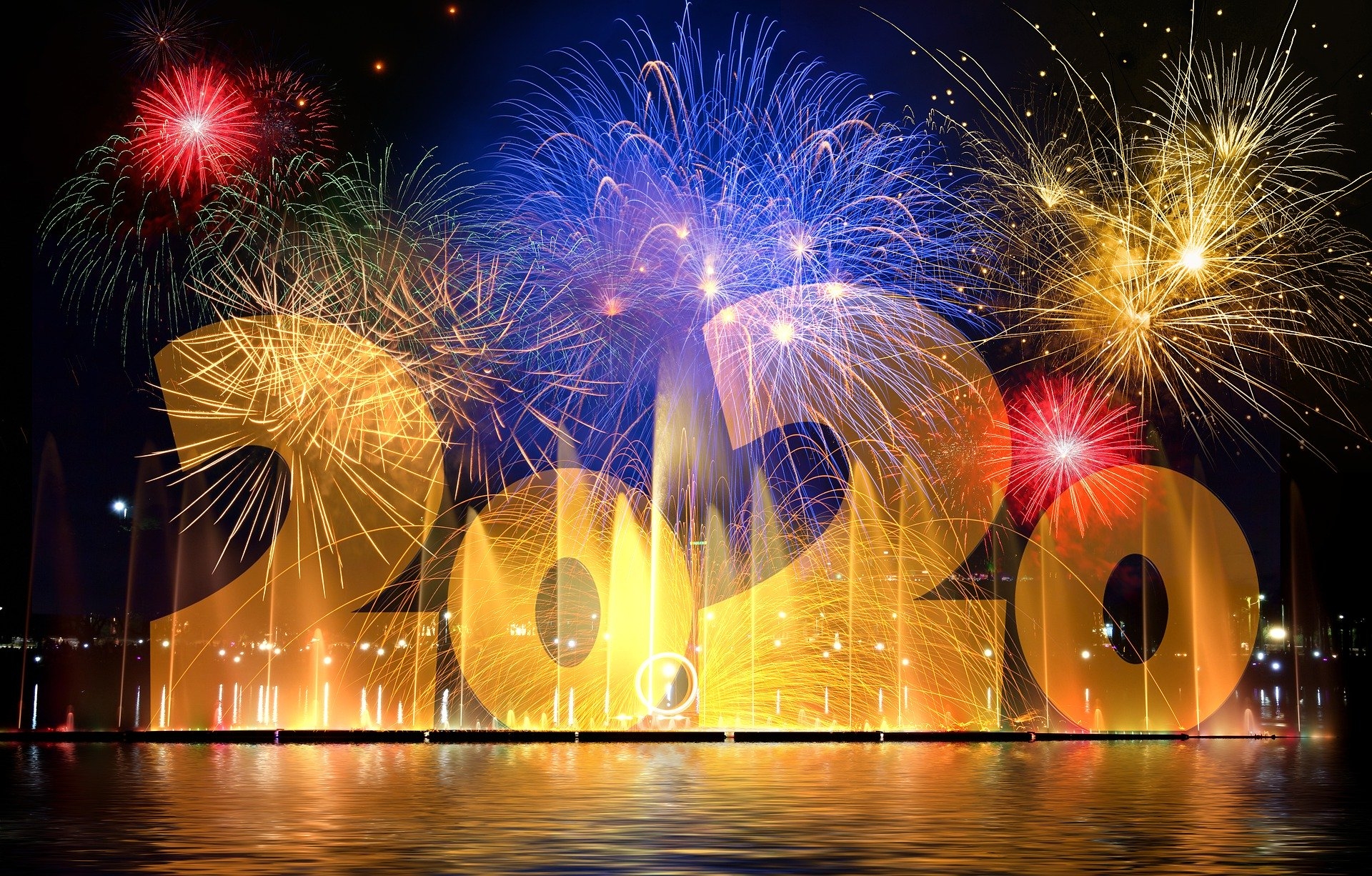 2020 mit Feuerwerk