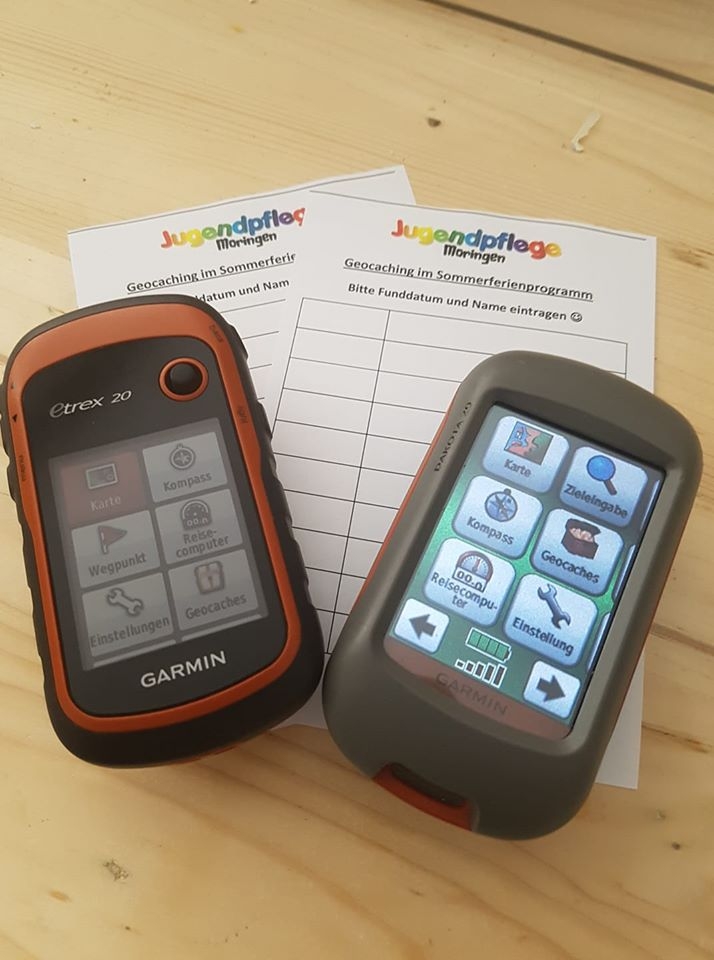 zwei Geocaching Geräte