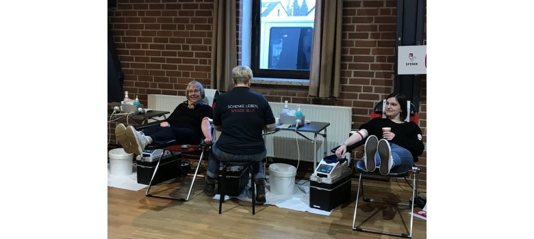 Blutspendeaktion Moringen, Bürgerinnen bei der Blutspende