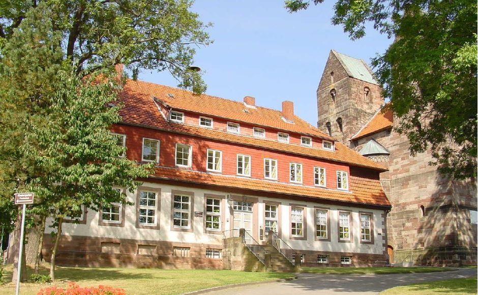 Ein Bild vom Eingang zur Kindertagesstätte