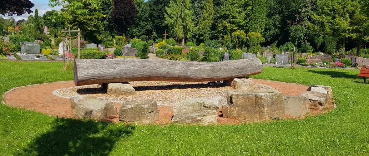 Foto vom Friedhof Moringen in der Rasenfläche der Abteilung 29 (Eingang von der Theodor-Storm-Straße)