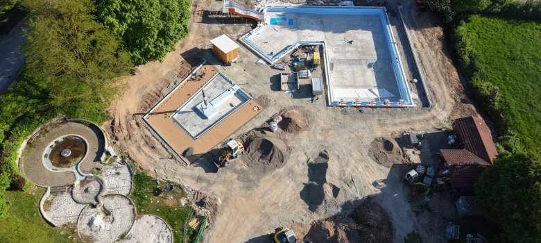 Das Bild zeigt die Baustelle aus der Vogelperspektive