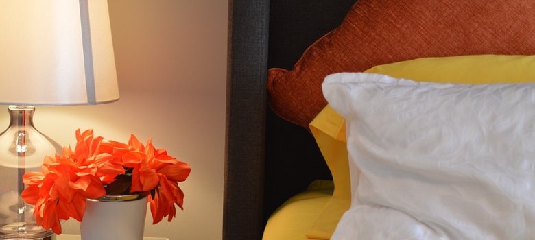 Hier sehen Sie einen Bildausschnitt eines eingerichteten Hotelzimmers